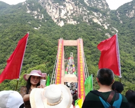 玻璃吊橋