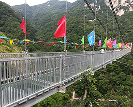 懸崖玻璃棧道